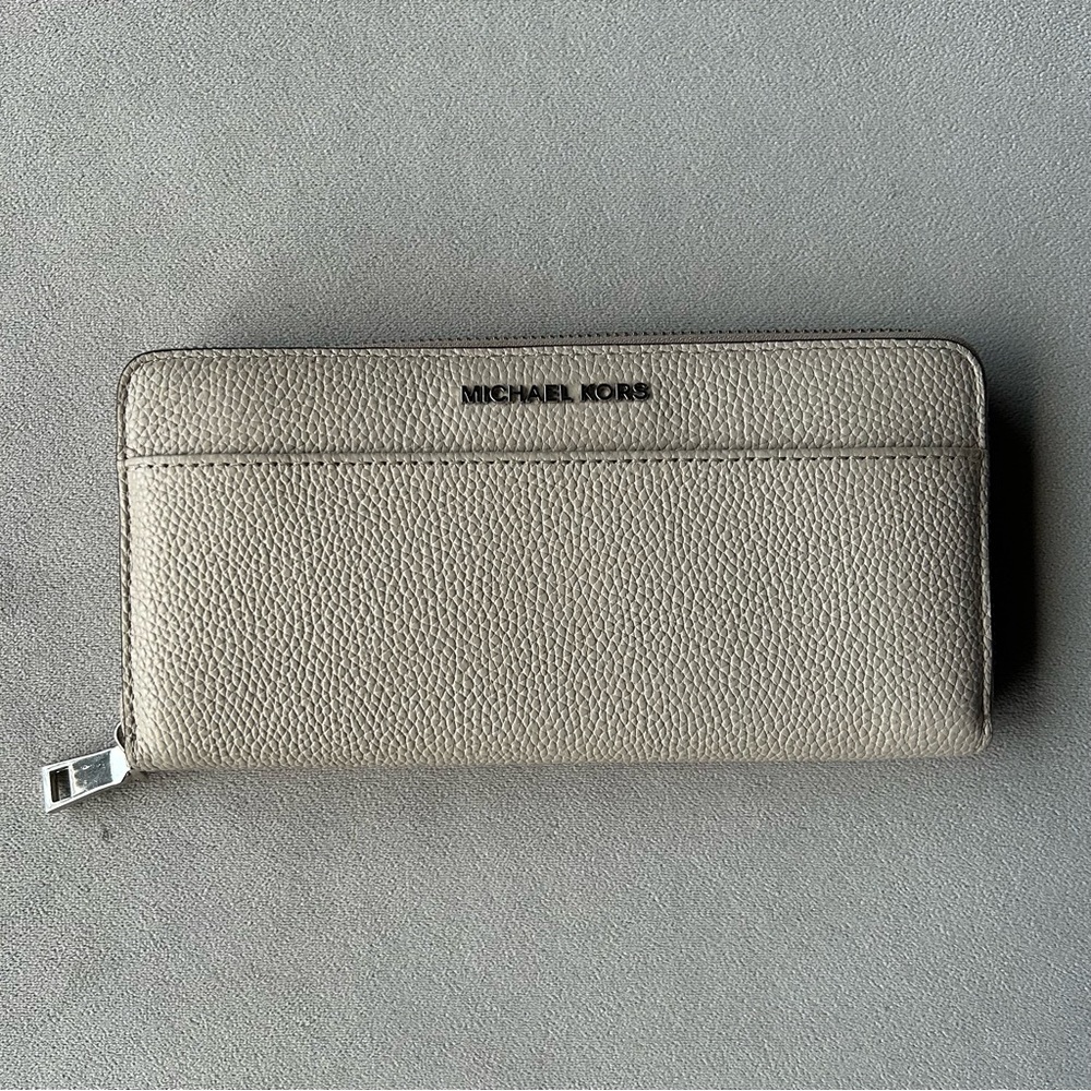 Michael Kors ~ Mercer Continental ~ Zip Around Wallet ~ NWOT